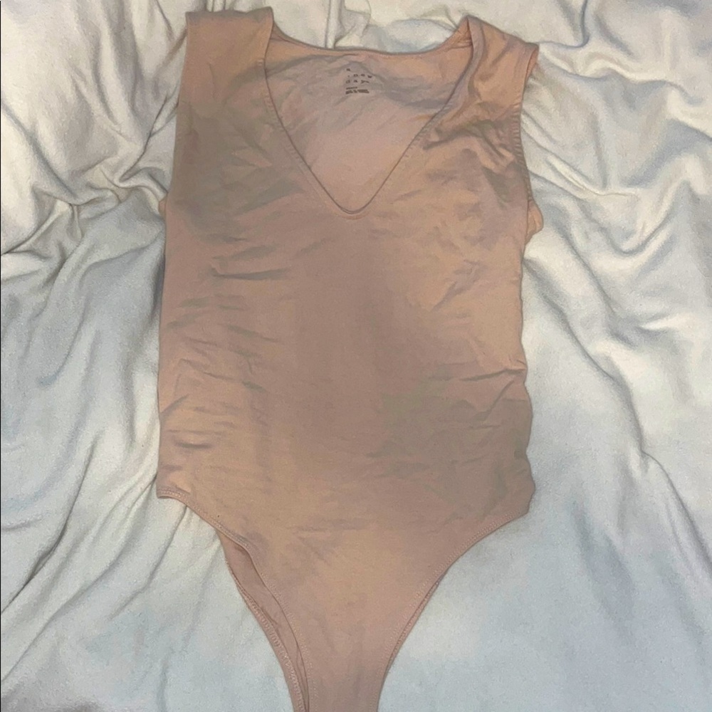 V-Neck Sleeveless Bodysuit in Nude